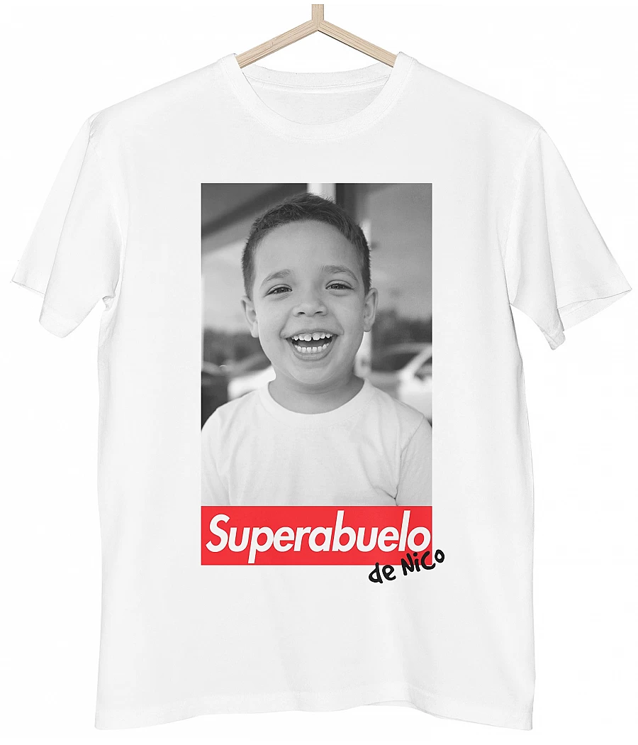 Camiseta Superabuelo personalizada con fotos y nombres